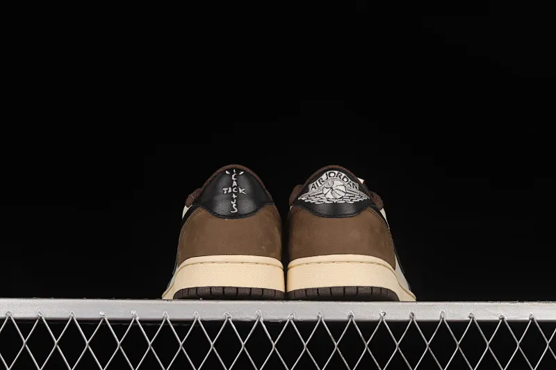 All categories Air Jordan Jordan series basketball shoes Air Jordan 1 Low Travis Scott x Air Jordan 1 Low "Dark Mocha" AJ1 Joe 1 small barb CQ4277-105